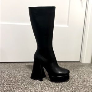 NWT La Moda Tall Black Boots with Zipper and Platform Sz US6, UK4